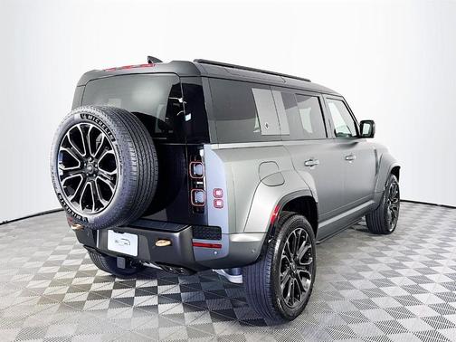 2025 Land Rover Defender OCTA EDITION ONE