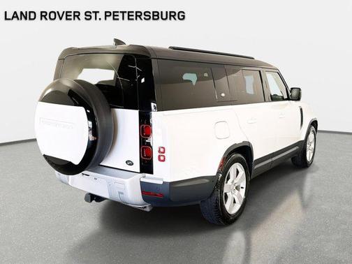 2023 Land Rover Defender SE