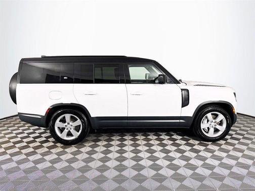 2023 Land Rover Defender SE