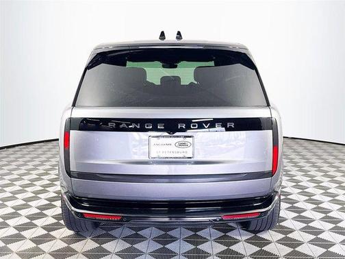2025 Land Rover Range Rover P530 SE 7 Seat