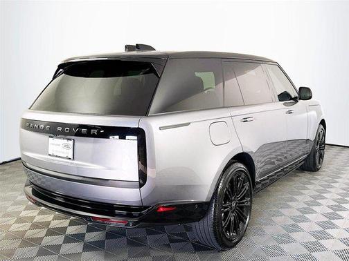 2025 Land Rover Range Rover P530 SE 7 Seat