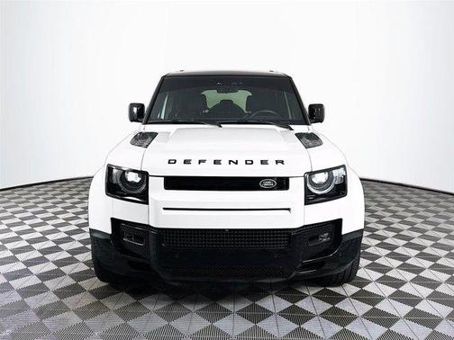 2024 Land Rover Defender P400 X-Dynamic SE