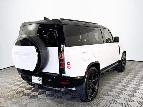 2024 Land Rover Defender P400 X-Dynamic SE