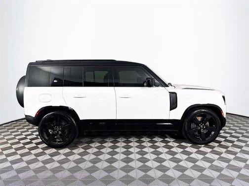 2024 Land Rover Defender P400 X-Dynamic SE