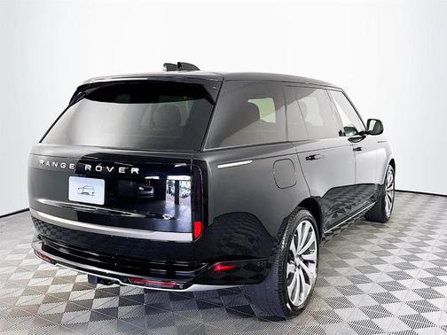 2025 Land Rover Range Rover P530 SE 7 Seat