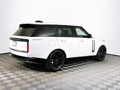 2025 Land Rover Range Rover P530 SE