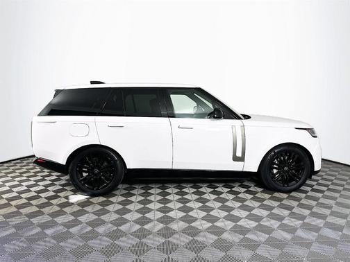 2025 Land Rover Range Rover P530 SE