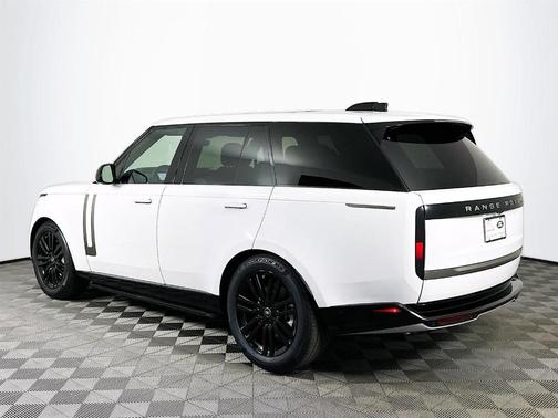 2025 Land Rover Range Rover P530 SE