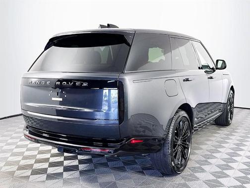 2025 Land Rover Range Rover P530 SE