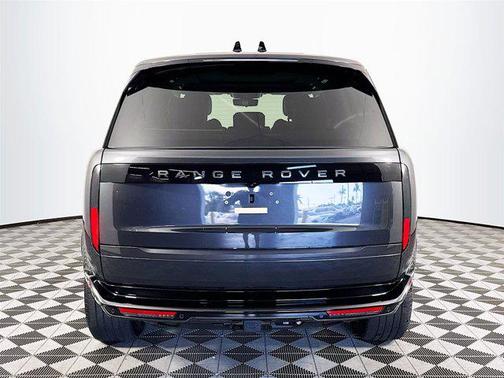 2025 Land Rover Range Rover P530 SE