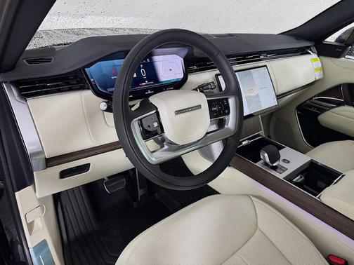 2025 Land Rover Range Rover P400 SE
