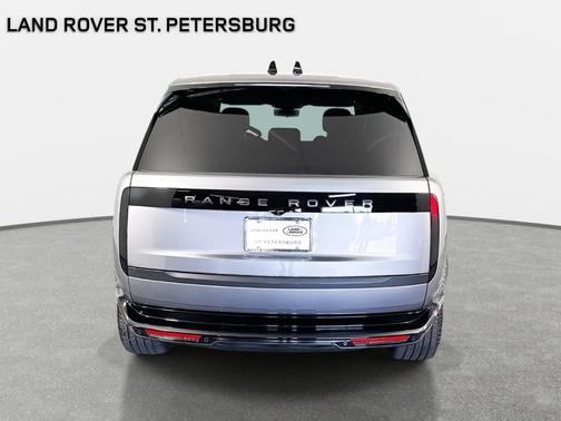 2026 Land Rover Range Rover P550e SE