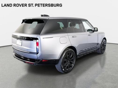 2026 Land Rover Range Rover P550e SE