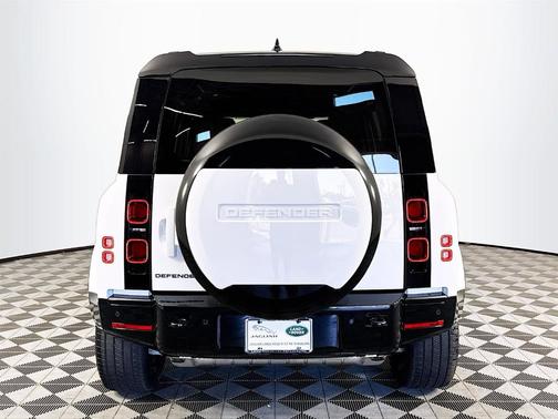 2025 Land Rover Defender P400 X-Dynamic SE