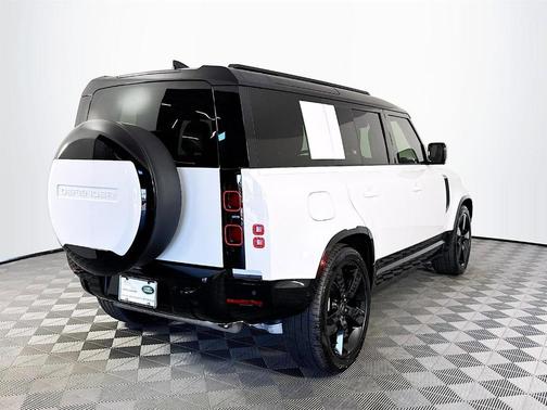 2025 Land Rover Defender P400 X-Dynamic SE