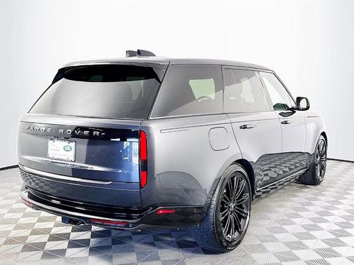 2025 Land Rover Range Rover P530 SE