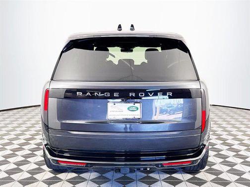 2025 Land Rover Range Rover P530 SE