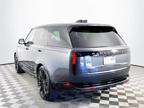 2025 Land Rover Range Rover P530 SE
