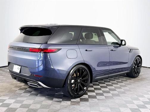 2025 Land Rover Range Rover Sport P360 SE