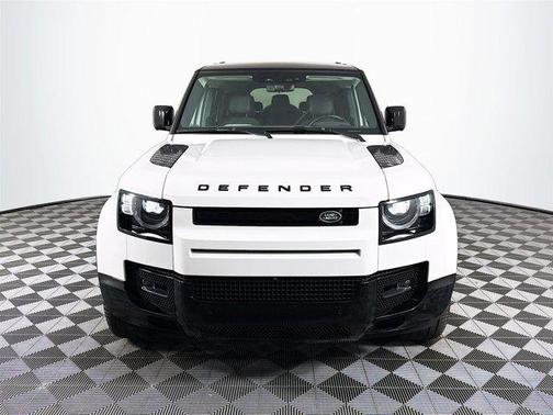 2024 Land Rover Defender P400 X-Dynamic SE