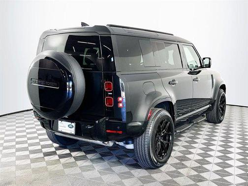 2025 Land Rover Defender P400 X-Dynamic SE