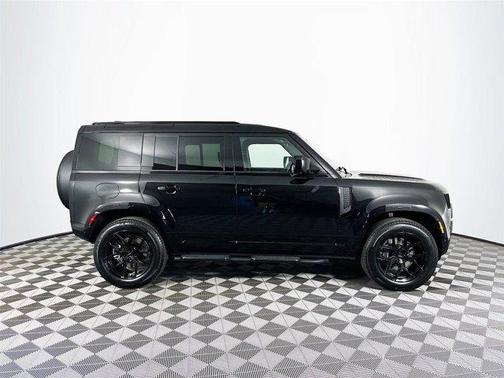 2025 Land Rover Defender P400 X-Dynamic SE