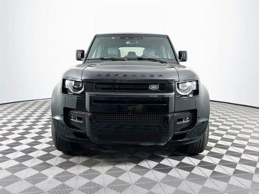 2025 Land Rover Defender P400 X-Dynamic SE