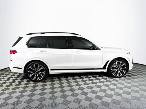 2024 BMW X7 M60i