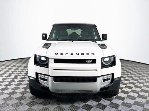 2024 Land Rover Defender P500 SE
