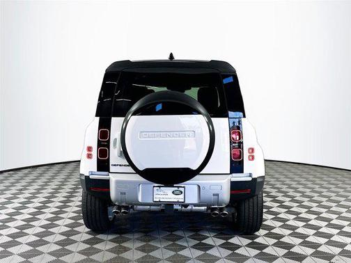 2024 Land Rover Defender P500 SE