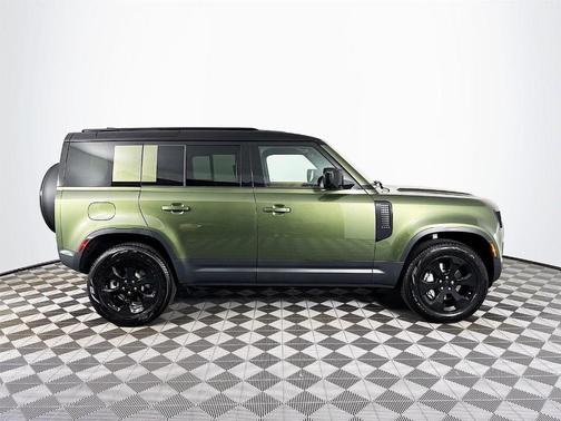 2026 Land Rover Defender S 300PS