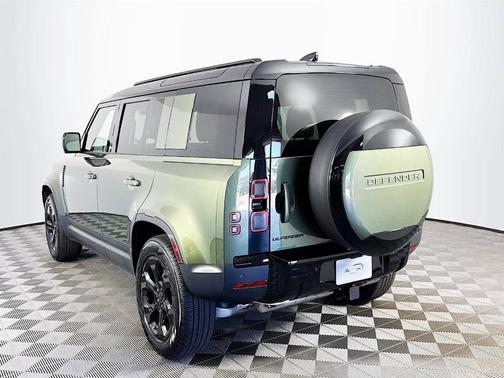 2026 Land Rover Defender S 300PS