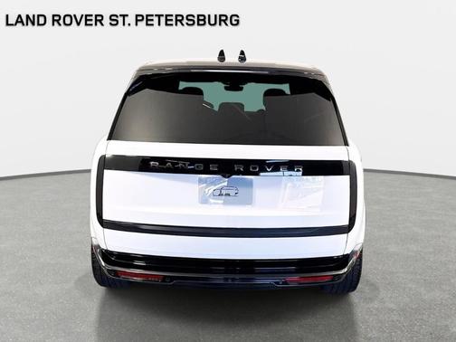 Fuji White 2026 Land Rover Range Rover P400 SE 7 Seat