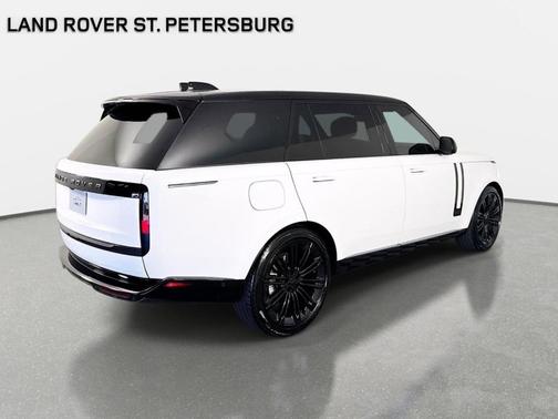 Fuji White 2026 Land Rover Range Rover P400 SE 7 Seat