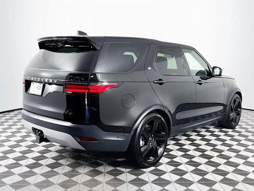 2024 Land Rover Discovery P300 S