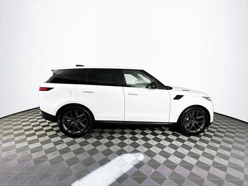 2025 Land Rover Range Rover Sport P360 SE