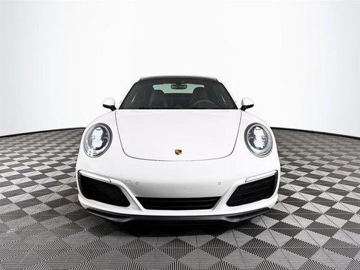 2019 Porsche 911 Carrera
