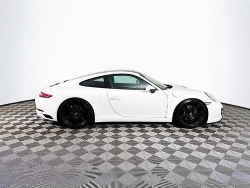2019 Porsche 911 Carrera