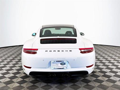 2019 Porsche 911 Carrera