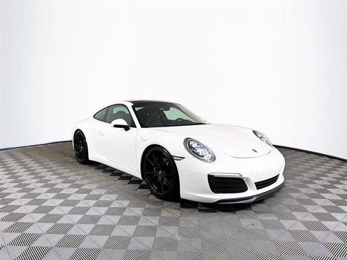 2019 Porsche 911 Carrera