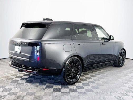 2025 Land Rover Range Rover P530 SE 7 Seat