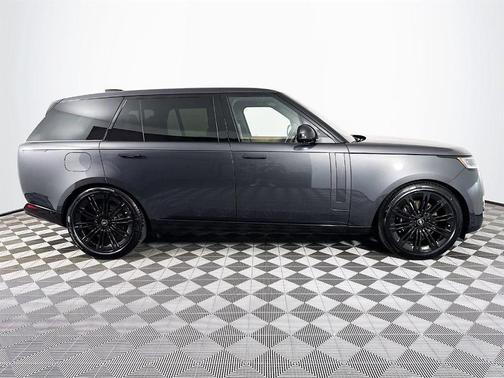 2025 Land Rover Range Rover P530 SE 7 Seat