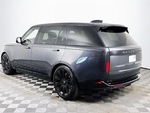 2025 Land Rover Range Rover P530 SE 7 Seat