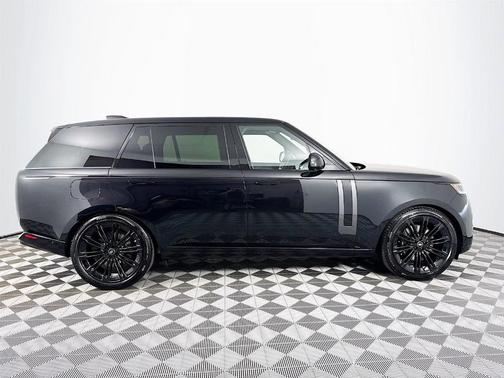 2025 Land Rover Range Rover P530 SE 7 Seat