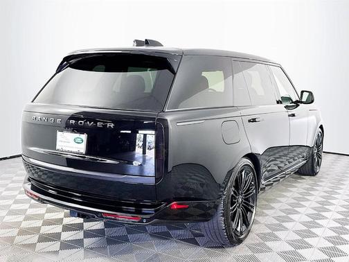2025 Land Rover Range Rover P530 SE 7 Seat