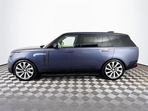2025 Land Rover Range Rover P400 SE 7 Seat