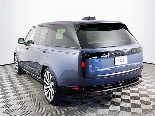 2025 Land Rover Range Rover P400 SE 7 Seat