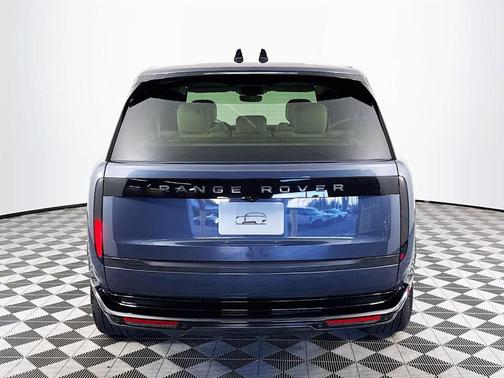 2025 Land Rover Range Rover P400 SE 7 Seat