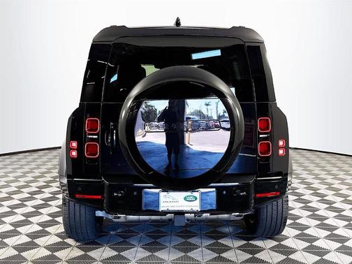 2025 Land Rover Defender P400 X-Dynamic SE