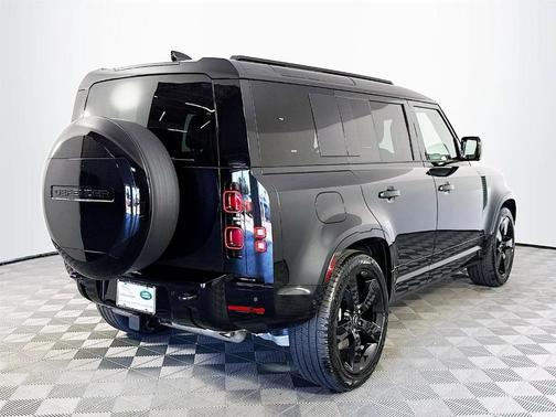 2025 Land Rover Defender P400 X-Dynamic SE
